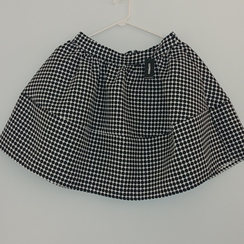 NWT EXPRESS SKIRT 🔥🔥black n white polka dot skirt